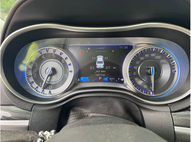 Car image 18