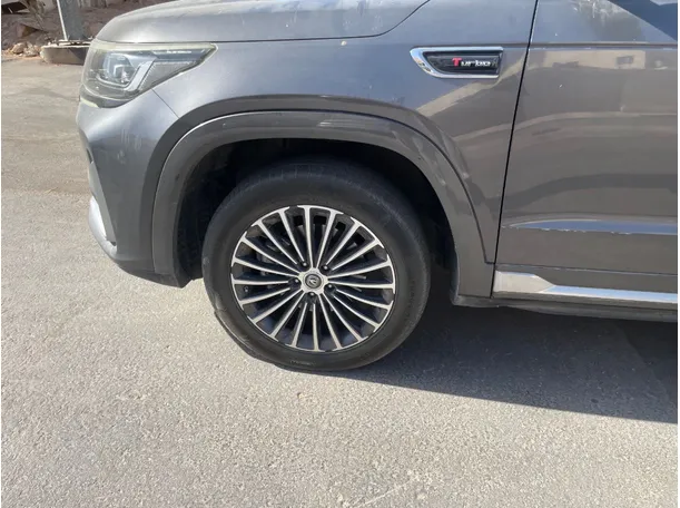 Car image 9