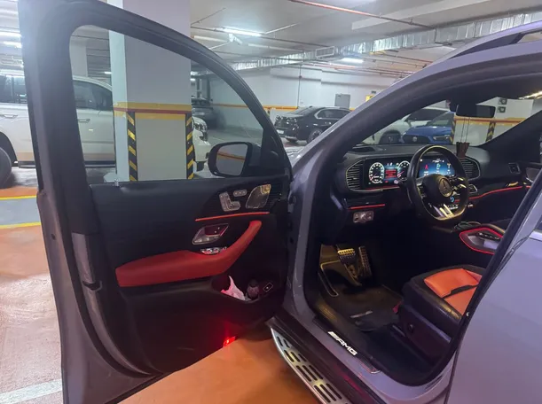 Car image 10
