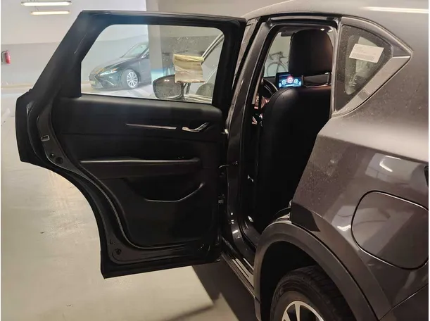 Car image 15