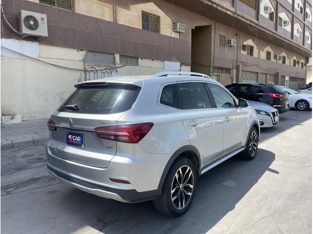 Car image 5