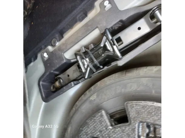Car image 26