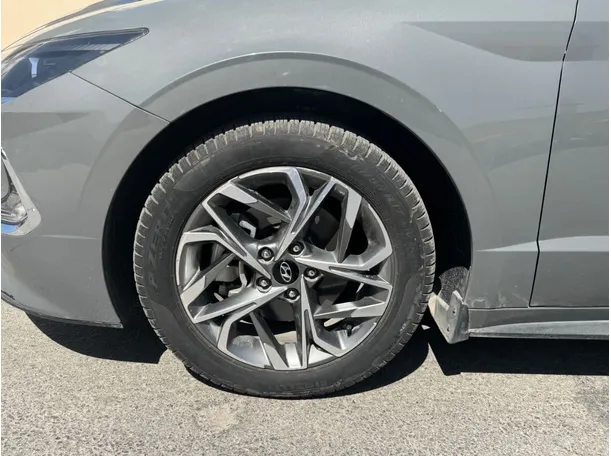 Car image 10