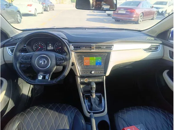 Car image 19