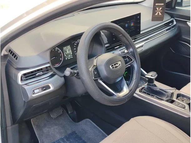 Car image 12