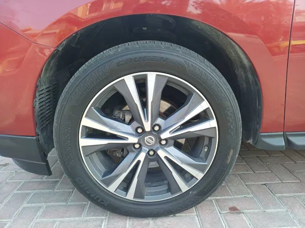 Car image 9