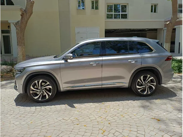 Car image 4