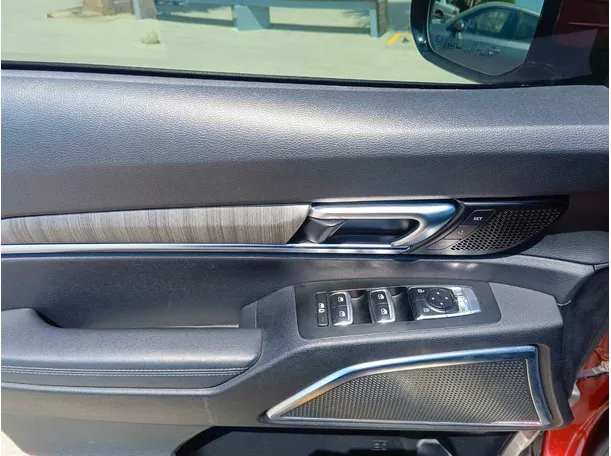 Car image 37