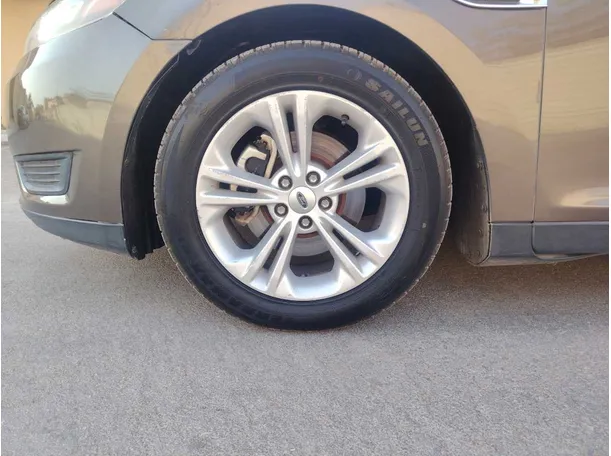 Car image 10