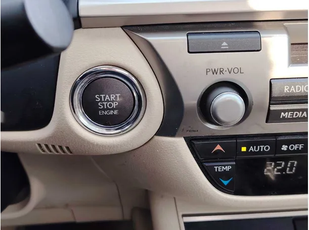 Car image 32
