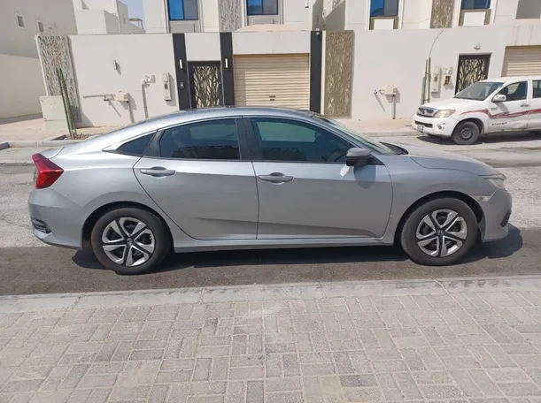 Car image 4