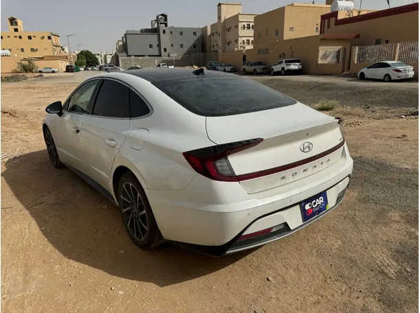 Car image 7