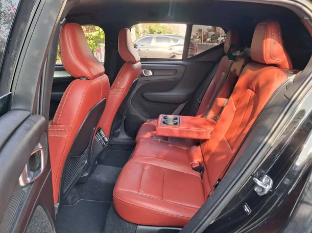 Car image 13