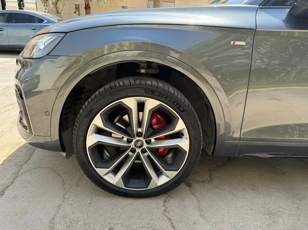 Car image 8