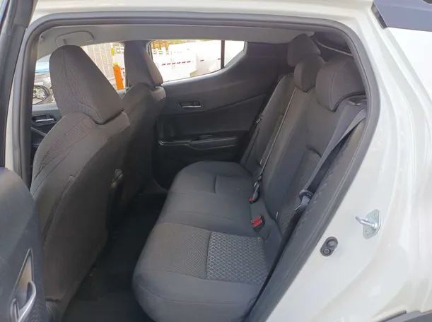 Car image 13