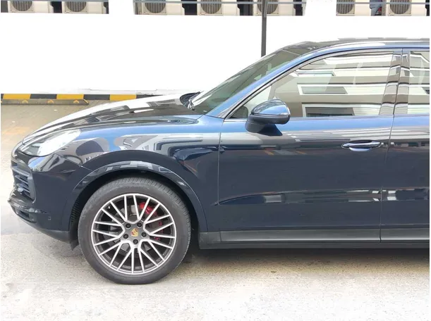 Car image 9