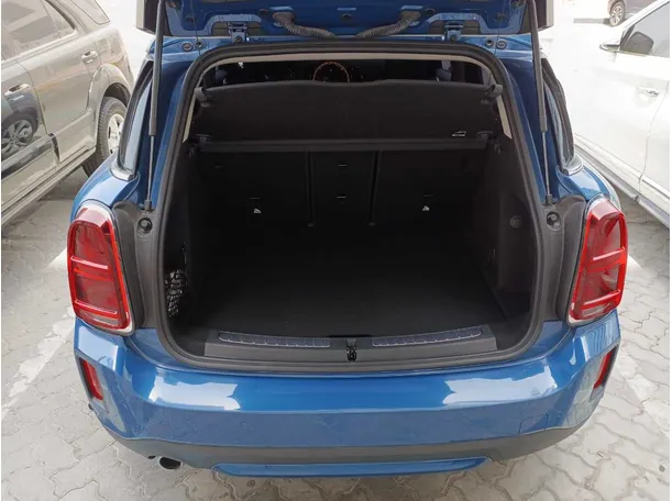 Car image 19