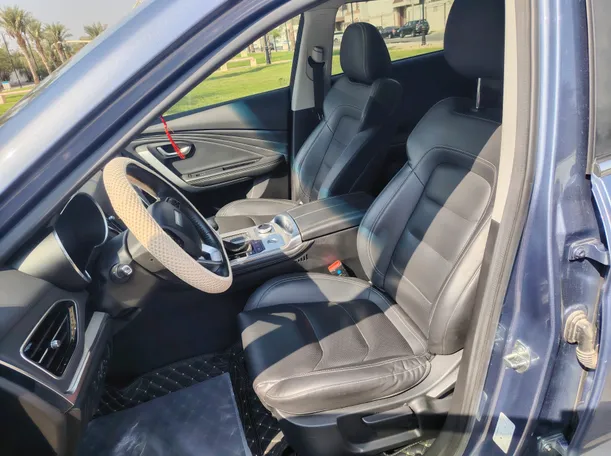 Car image 12