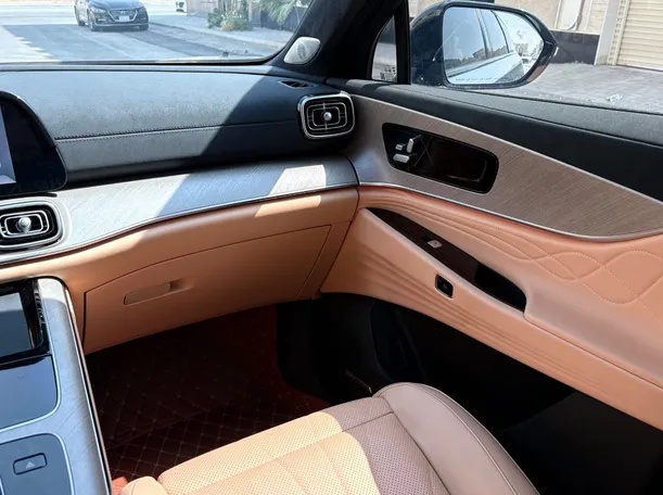 Car image 28