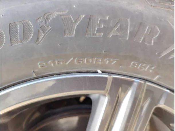 Car image 30