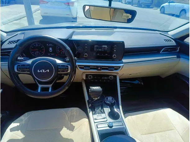 Car image 19