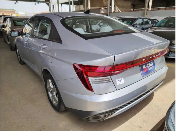 Car image 7