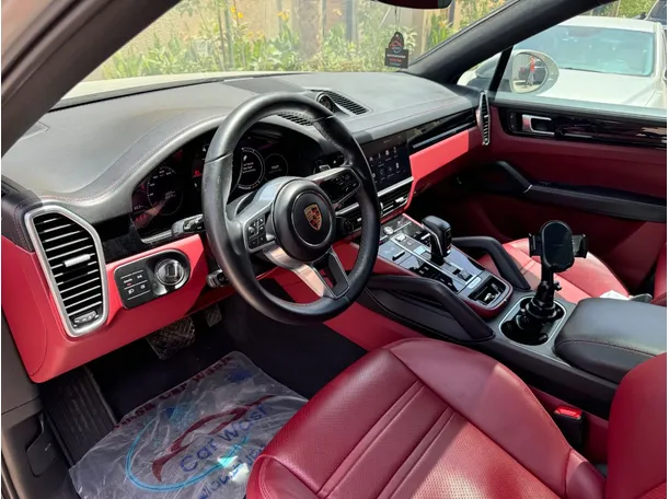 Car image 12