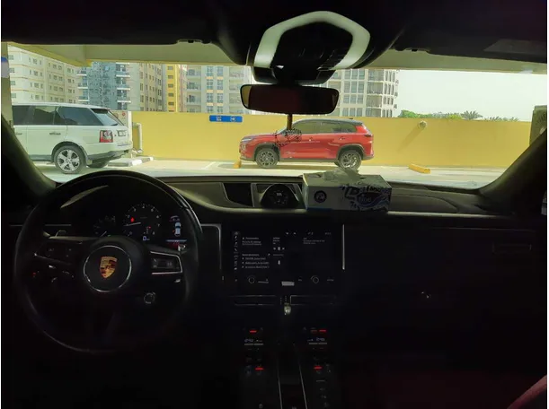 Car image 14