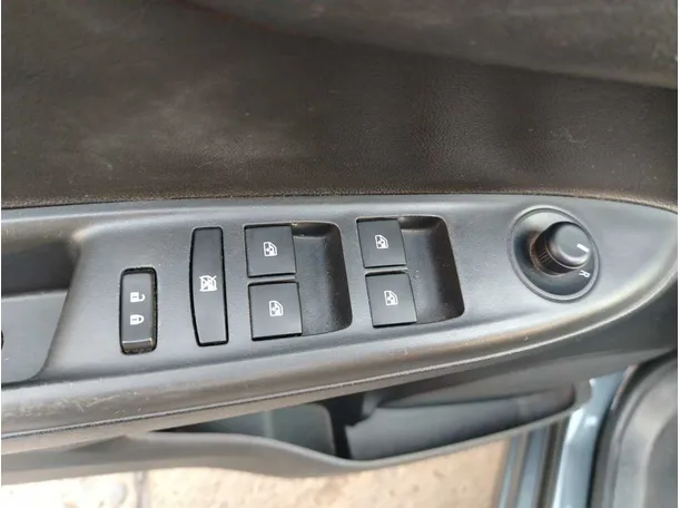 Car image 36