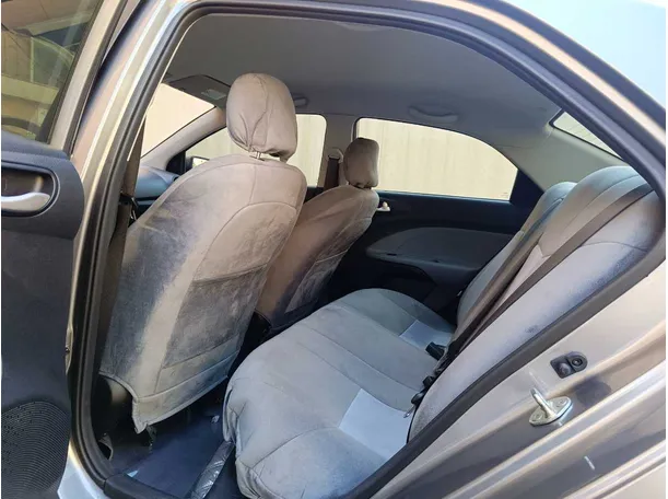 Car image 17