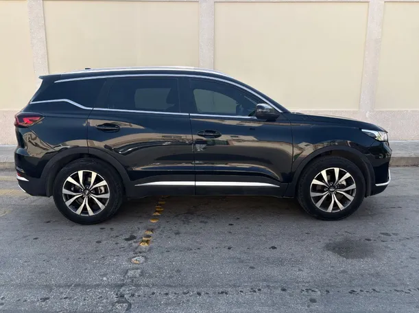 Car image 4