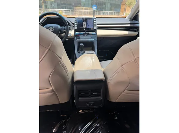 Car image 19
