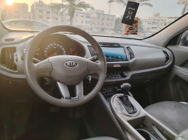 Car image 30