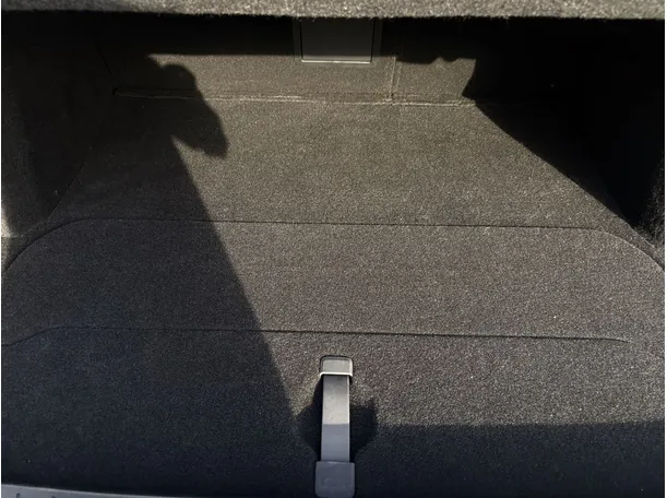 Car image 27
