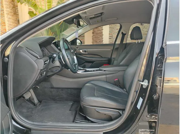 Car image 12