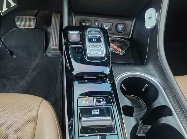 Car image 16