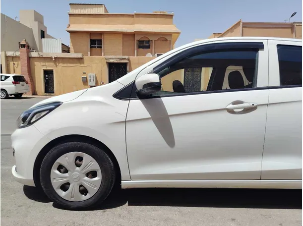 Car image 9
