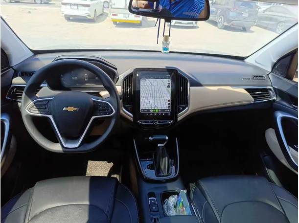 Car image 19