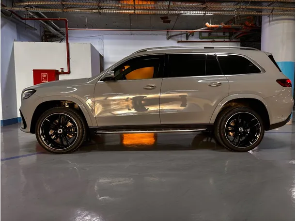 Car image 8