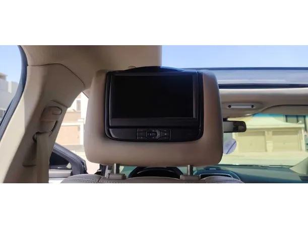 Car image 30
