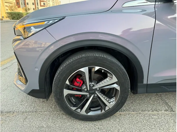 Car image 9