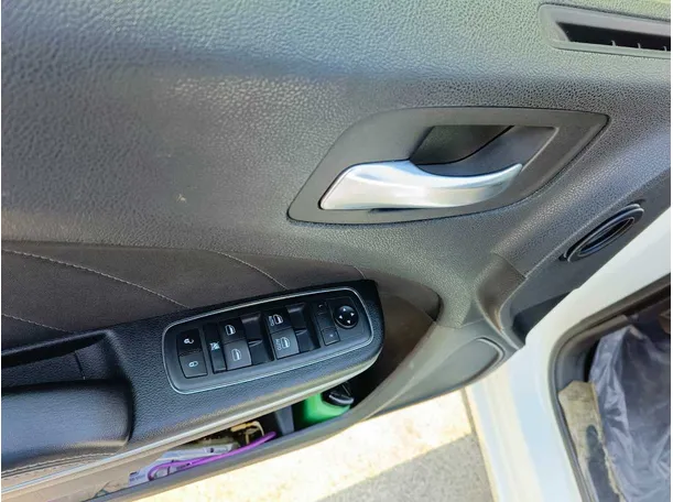 Car image 31