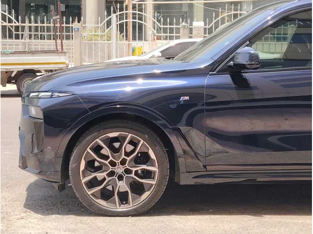Car image 9