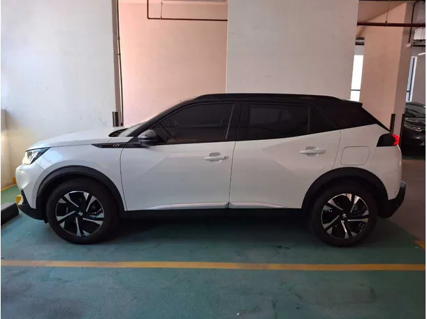Car image 8