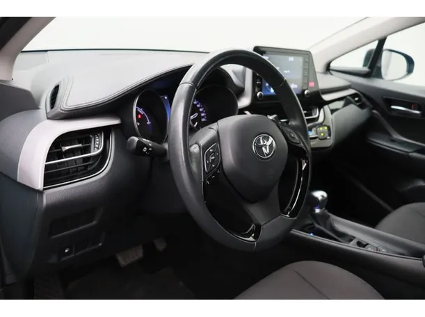 Car image 4