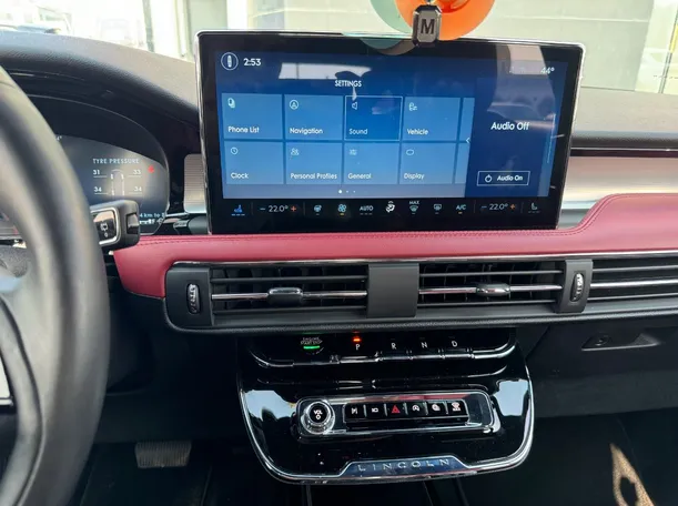Car image 18