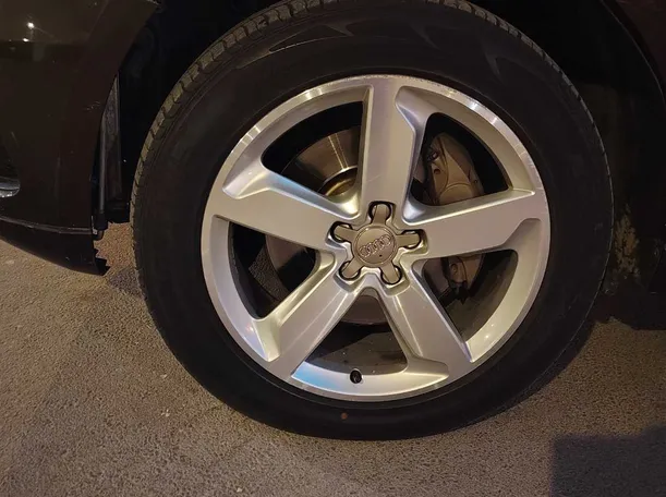 Car image 10