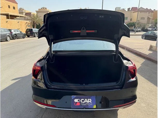 Car image 19