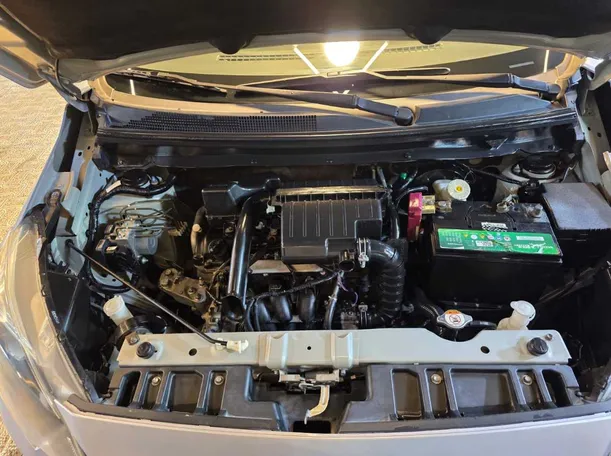 Car image 14