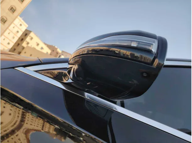 Car image 30